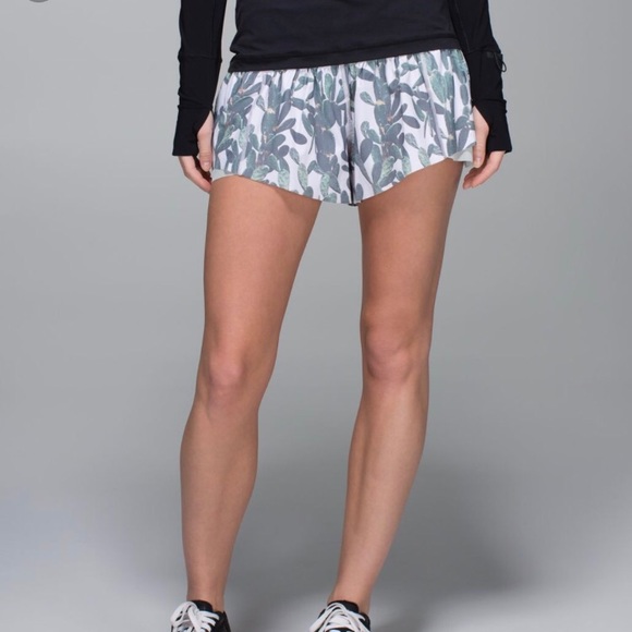 lululemon athletica Pants - Lululemon Flow Cactus Shorts NWOT